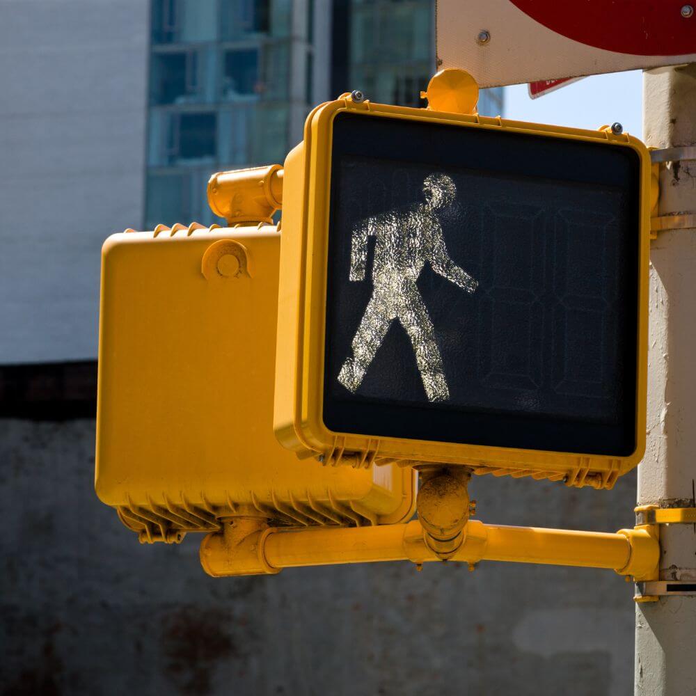 Productos 12 White man walking LED signal